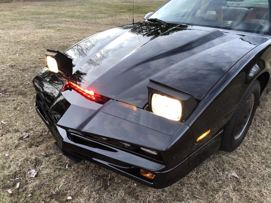 Детали экстерьера Pontiac Firebird Trans Am GTA KITT Tribute 1987 года  (фото 39 из 78)